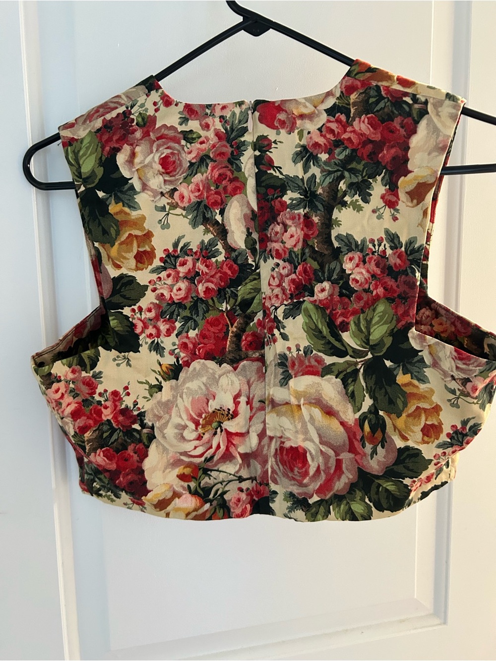 Zara Floral Cropped V-Neck Top in Cream, Pink & Green - Picture 4 of 6